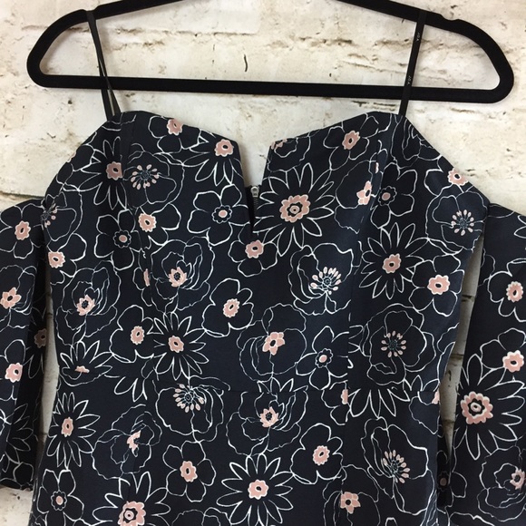 J.O.A Off Shoulder Flare Sleeve Dress✨ - Picture 5 of 8